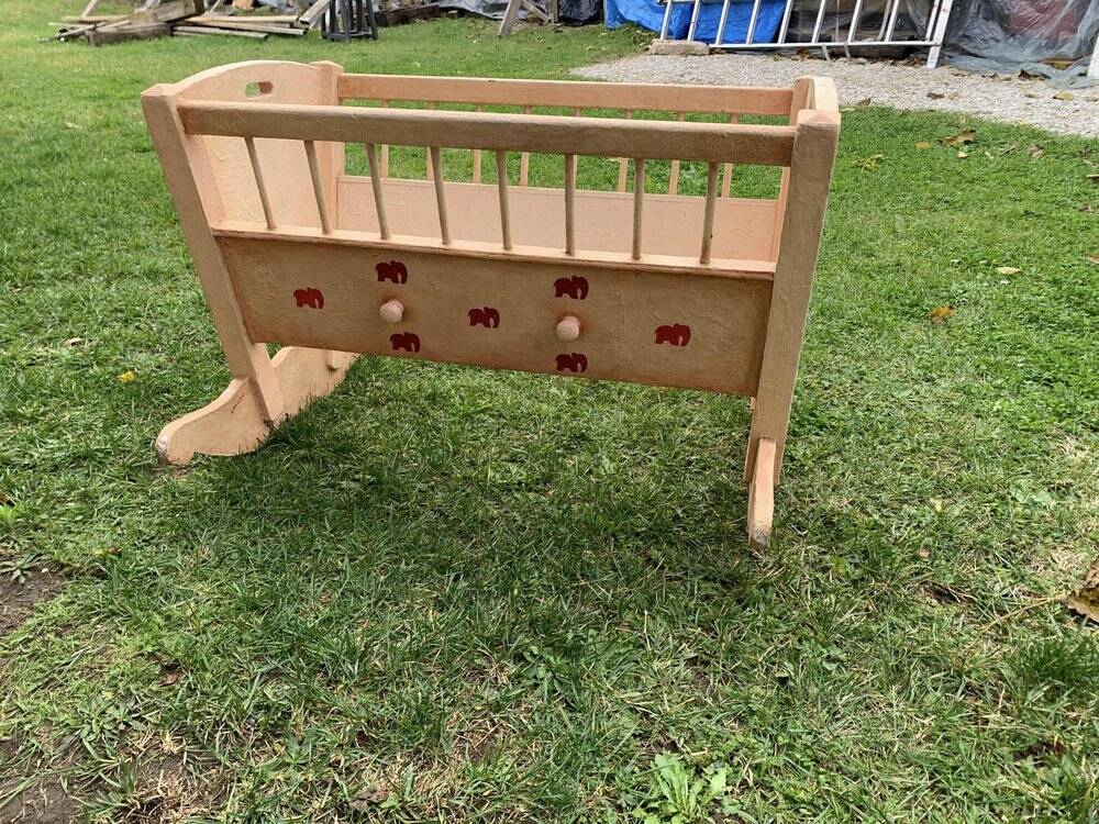 Child's cradle in pine painted pink and red, Hungary - 1920s, vintage style