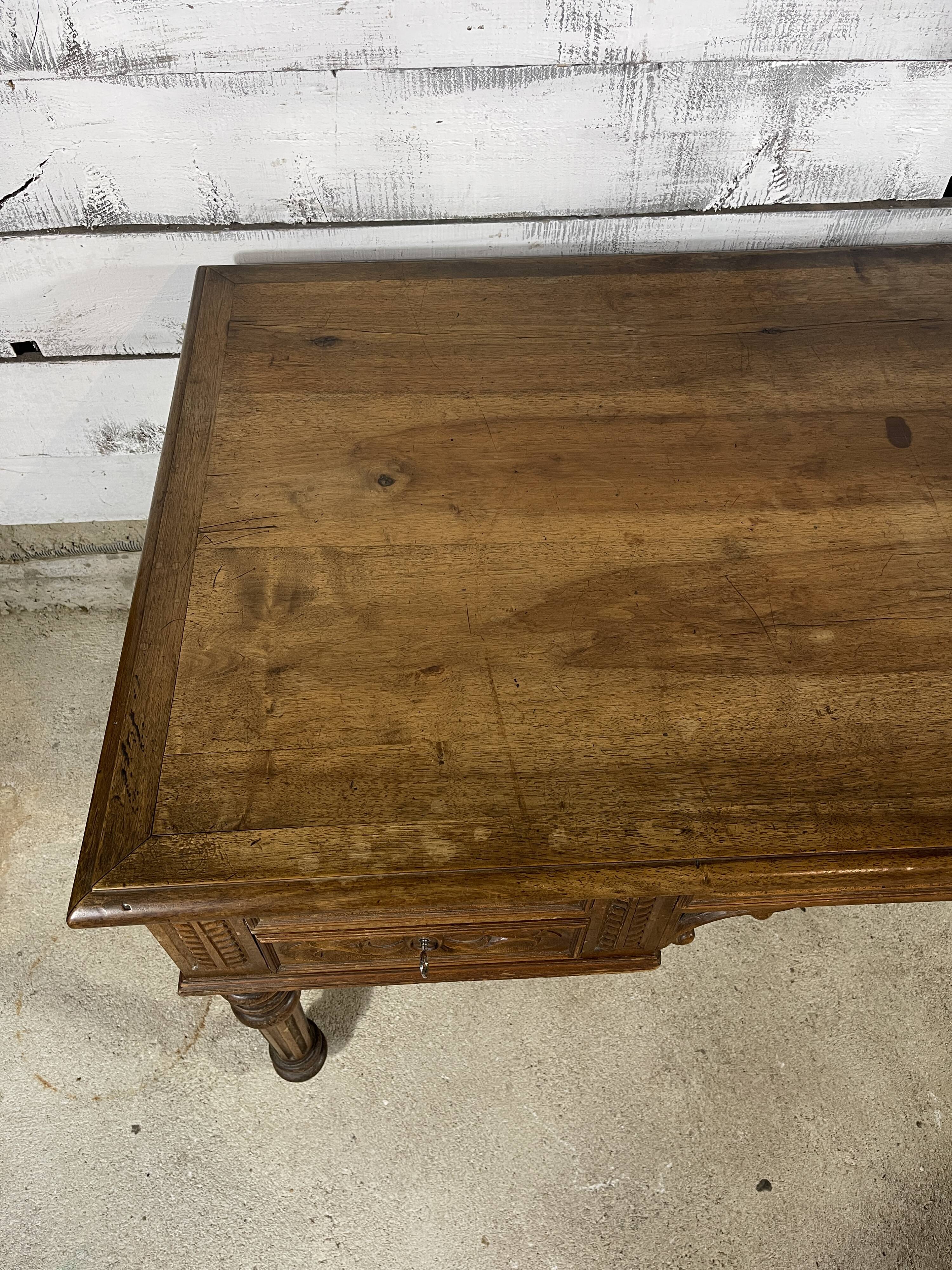 Double-sided notary desk