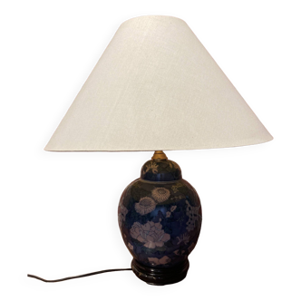 Table lamp with floral pattern