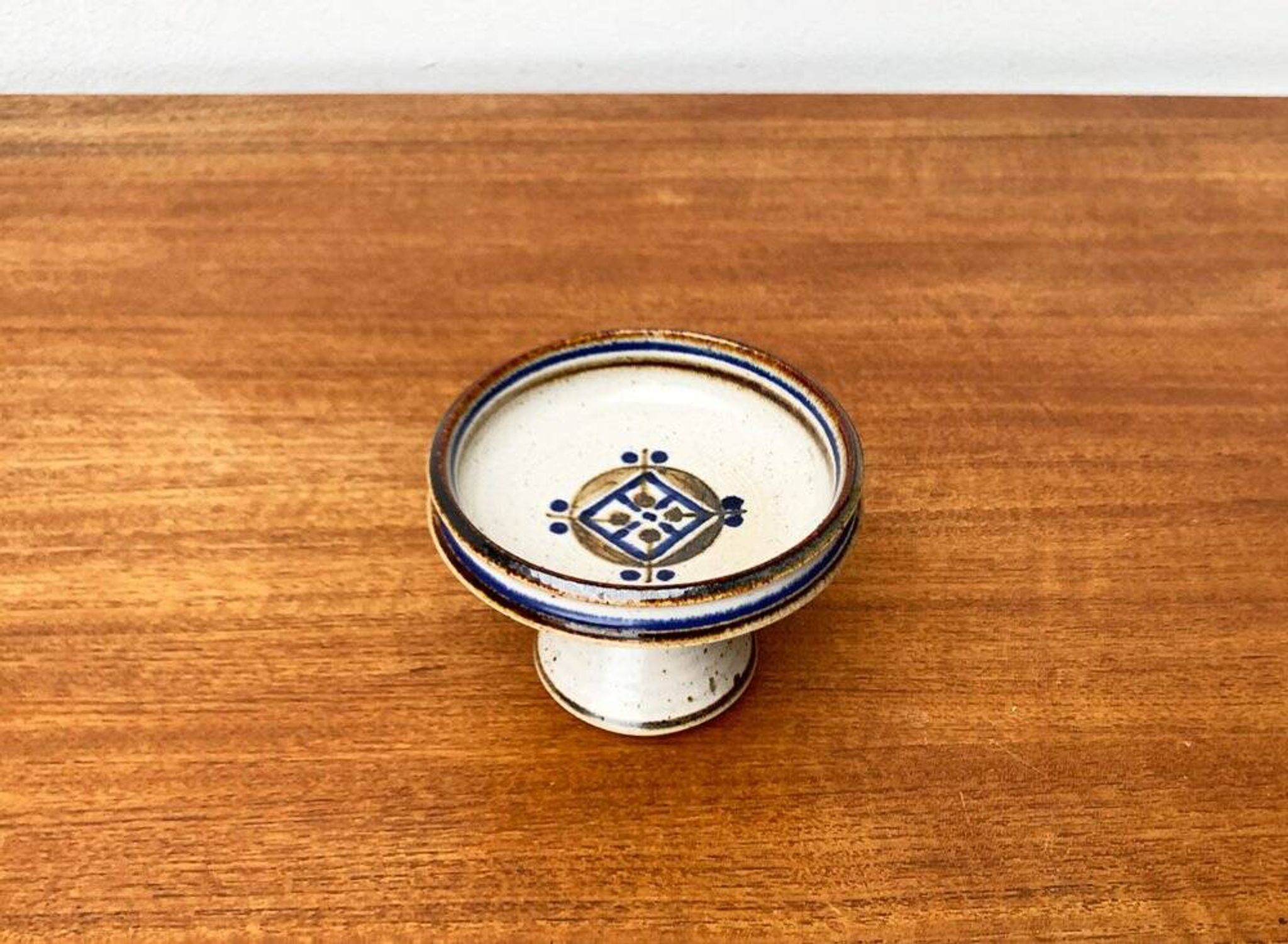 Mid-century Danish studio pottery bowl by Marianne Stark for Michael Andersen, 1960s.