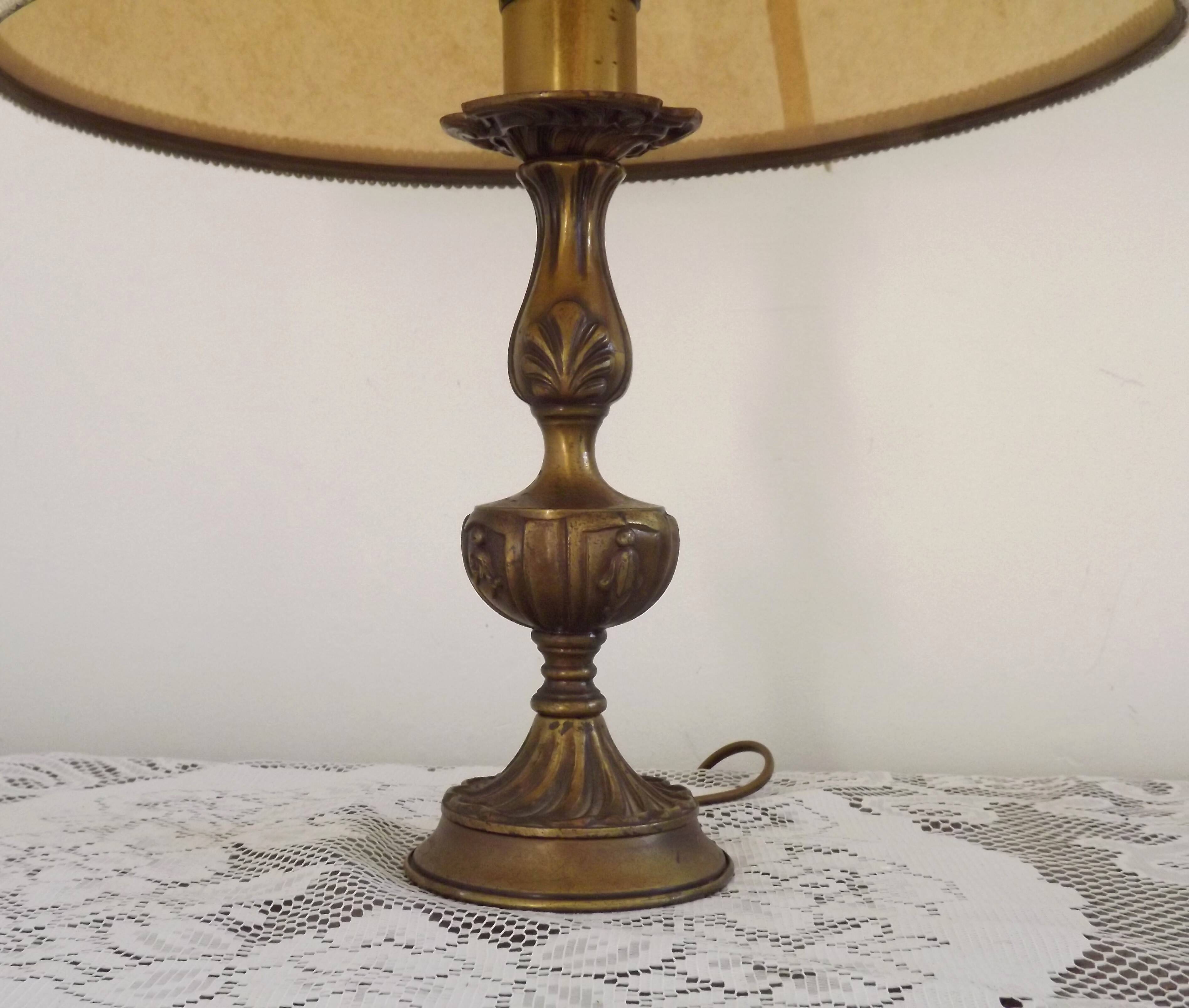 Spanish vintage brass table lamp with beige braided plastic shade 5555.
