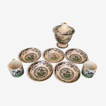 Ensemble Creil et Montereau collection « Pagode » 5 petites assiettes, 2 tasses et un pot