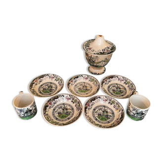Ensemble Creil et Montereau collection « Pagode » 5 petites assiettes, 2 tasses et un pot