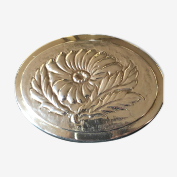 Boîte ovale en métal argenté
