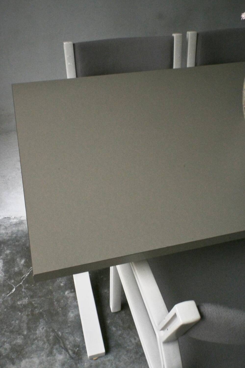 Dining table set and 4 dining chairs by Pierre Mennen for Pastoe.