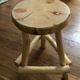 Tabouret tripode en sapin