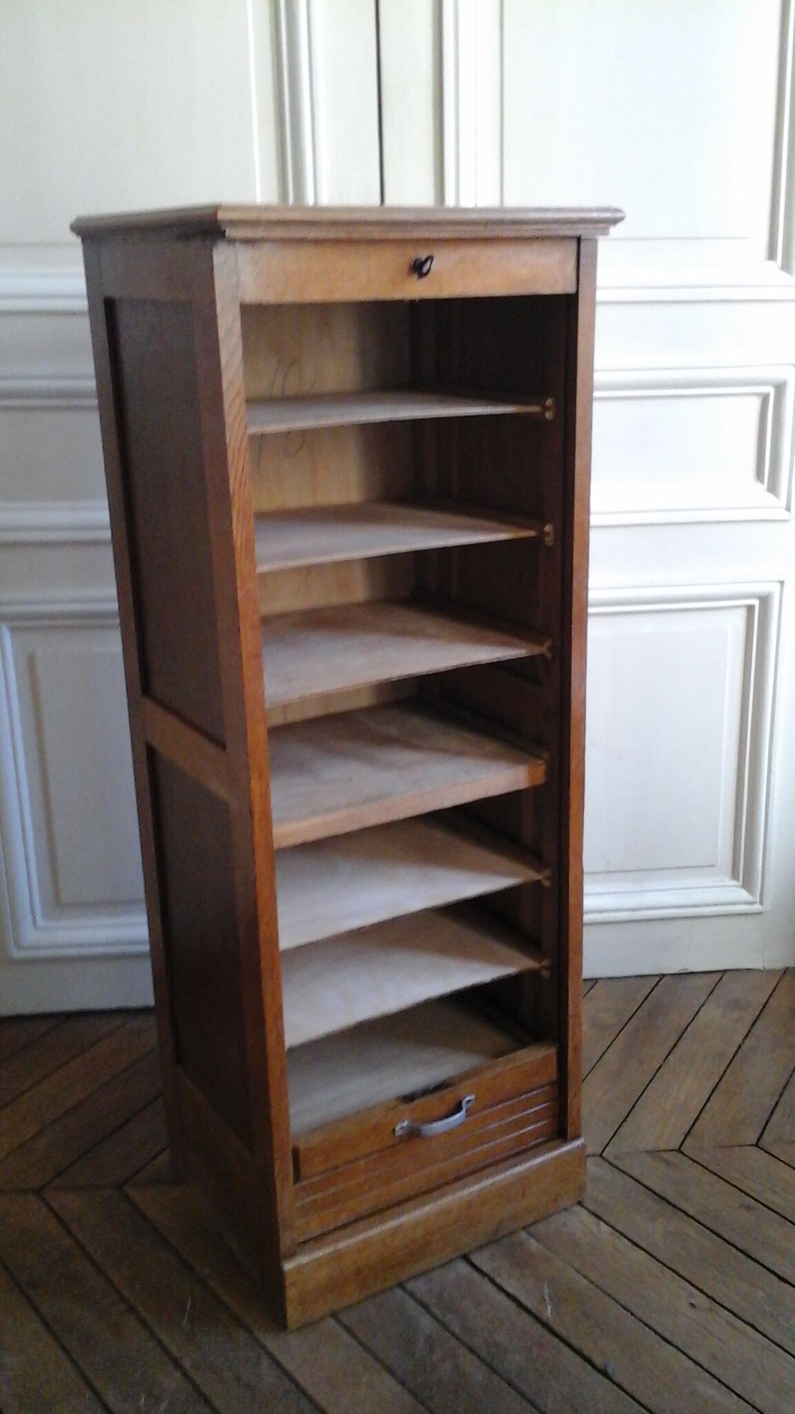 Old oak curtain binder