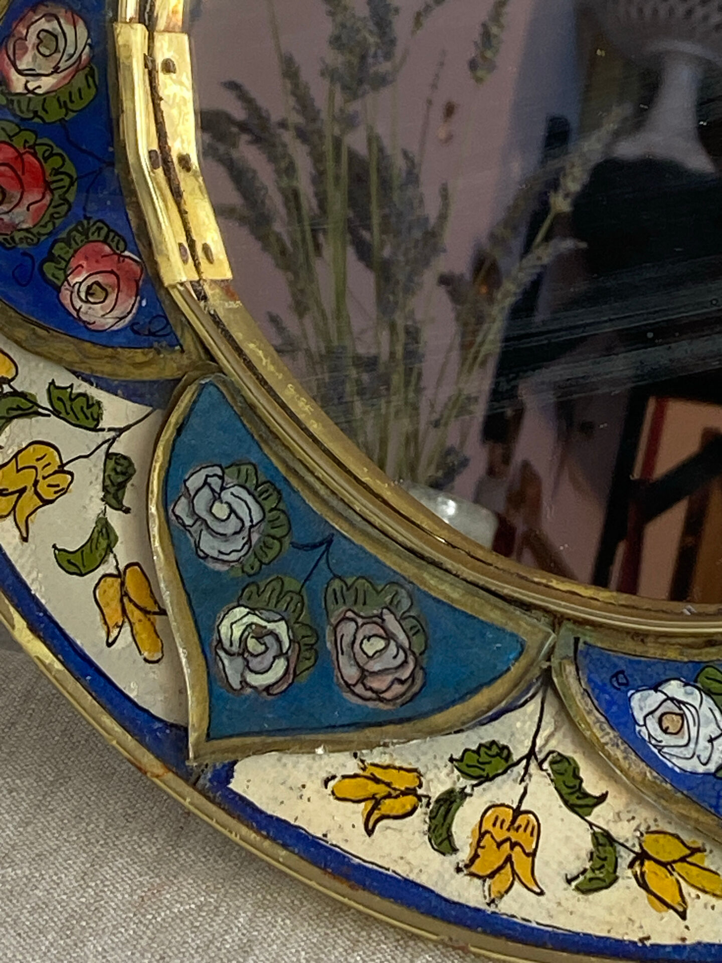 Miroir en bois peint et verre