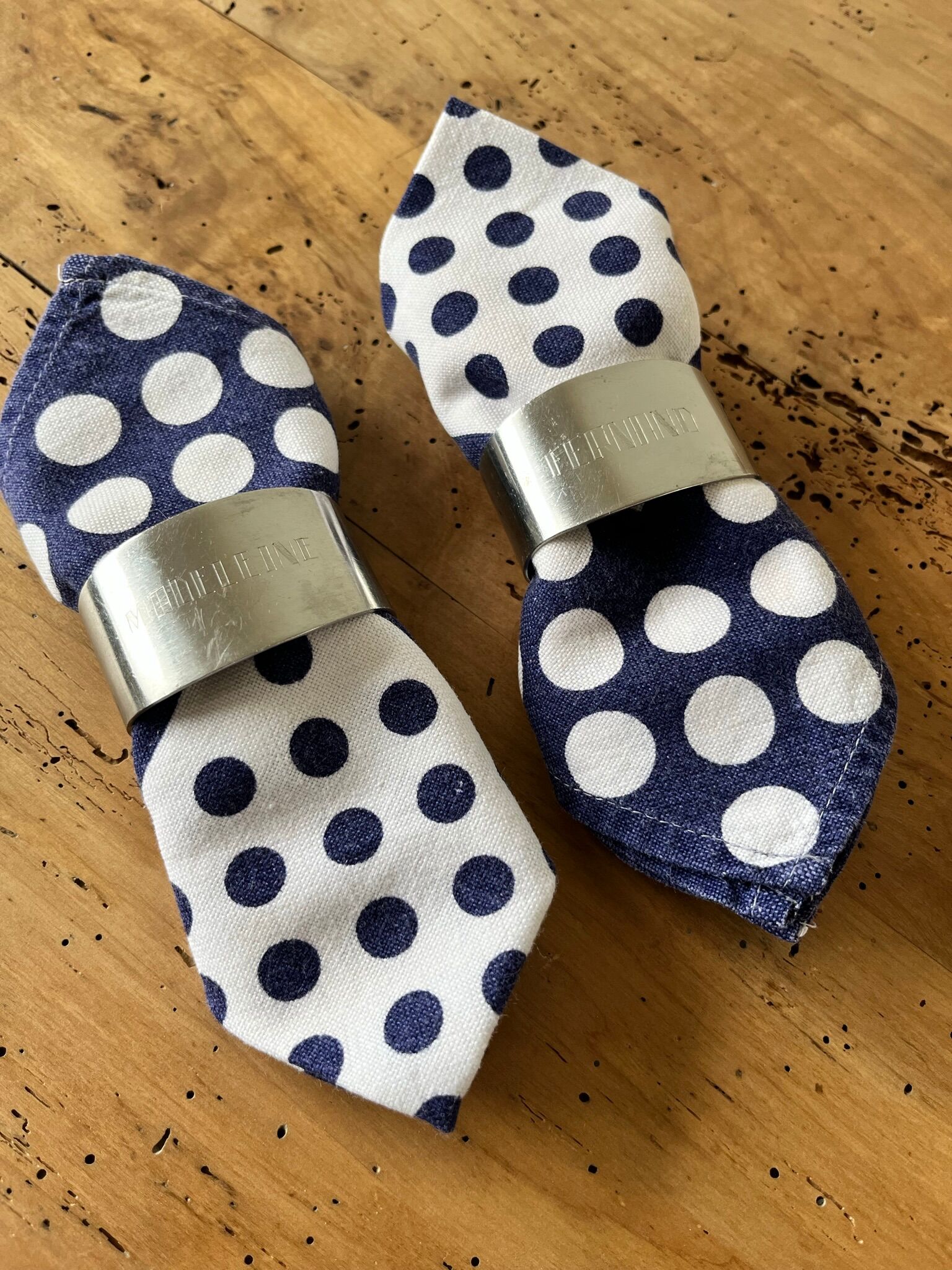 Vintage napkin ring engraved "madeleine"