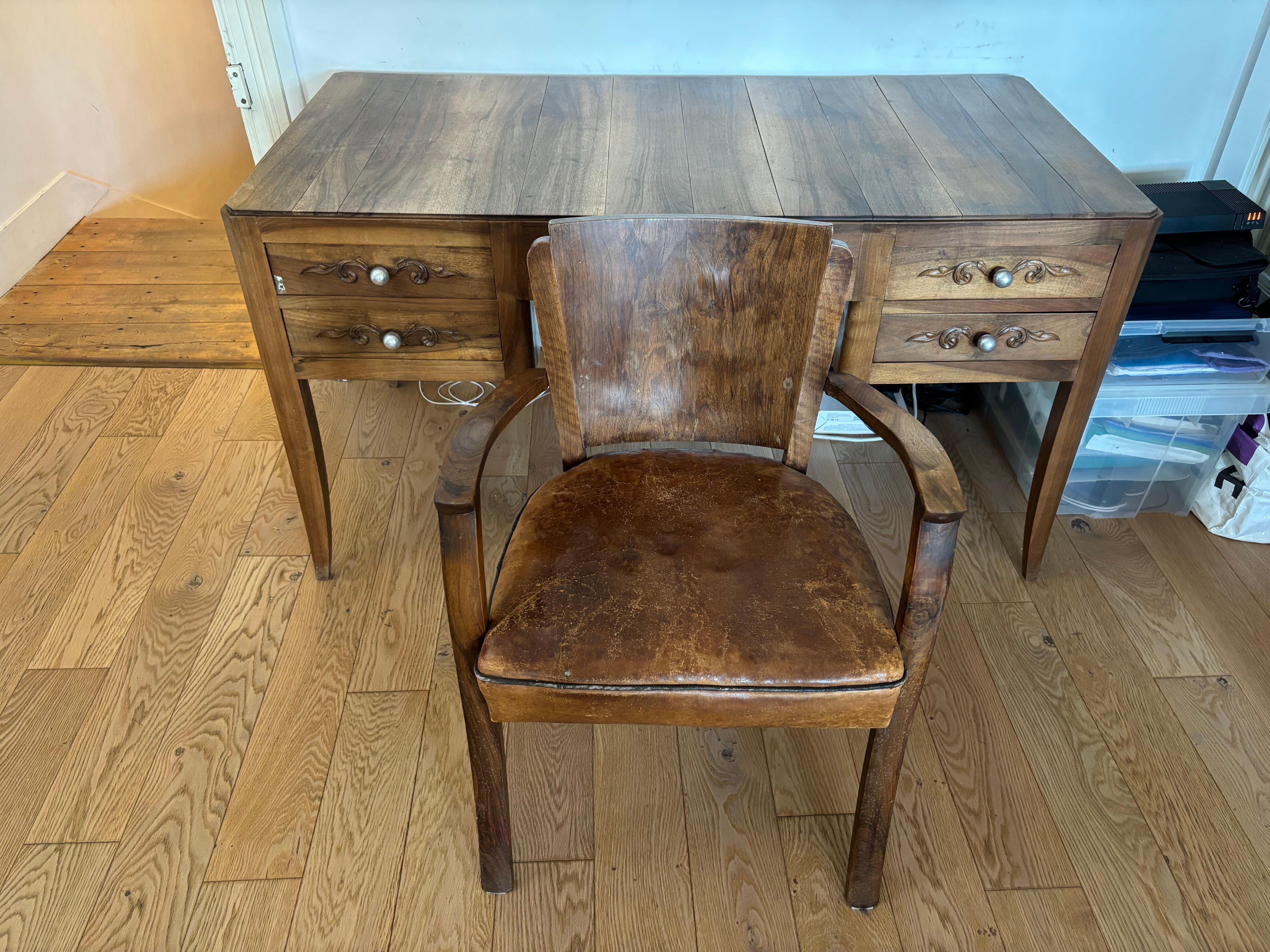 Bureau et fauteuil