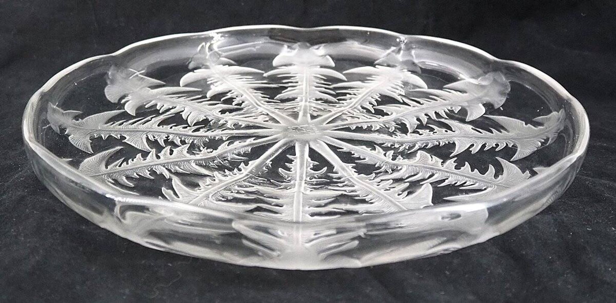 Dandelion cup signed Lalique VDA, glassware from Alsace