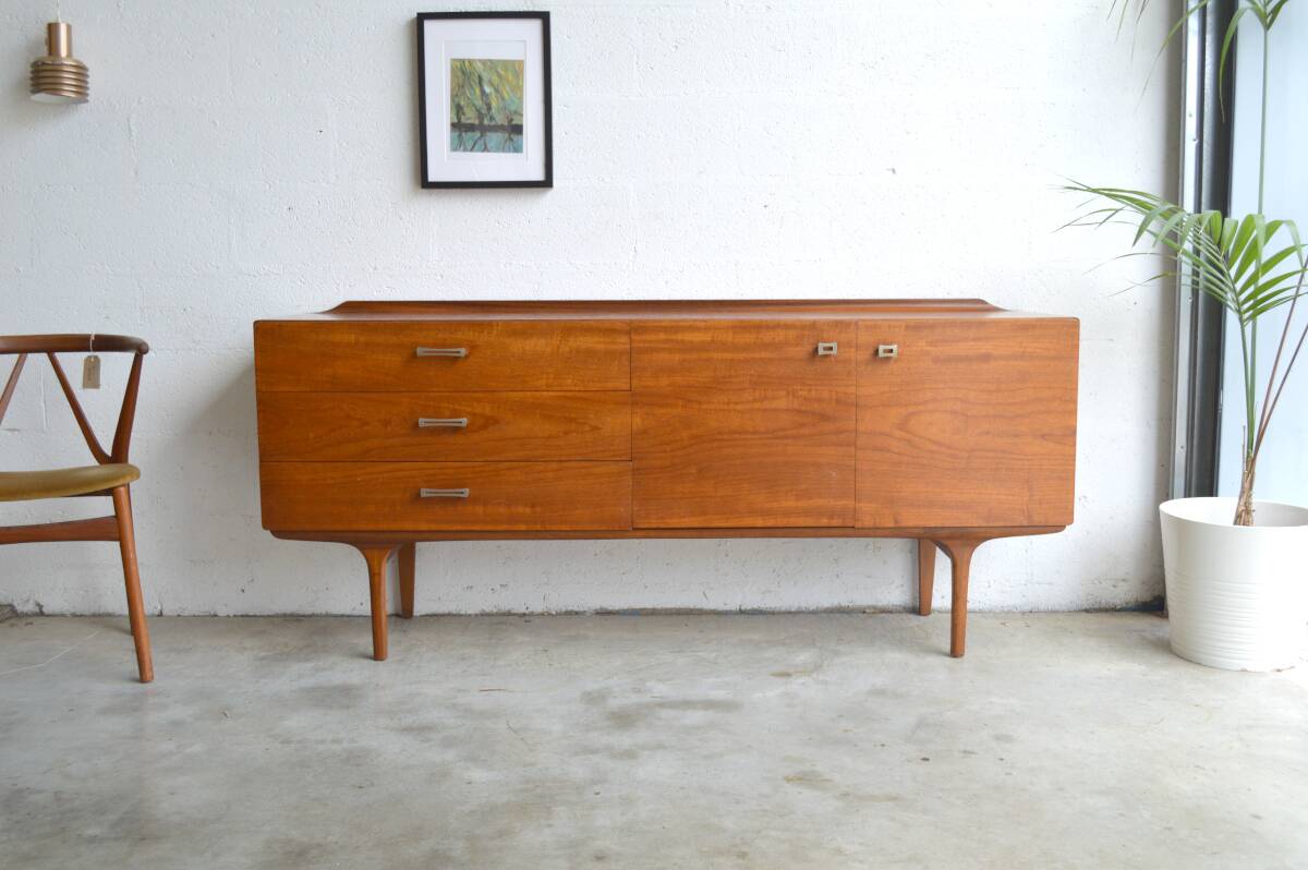Vintage metal handles enfilade 183cm