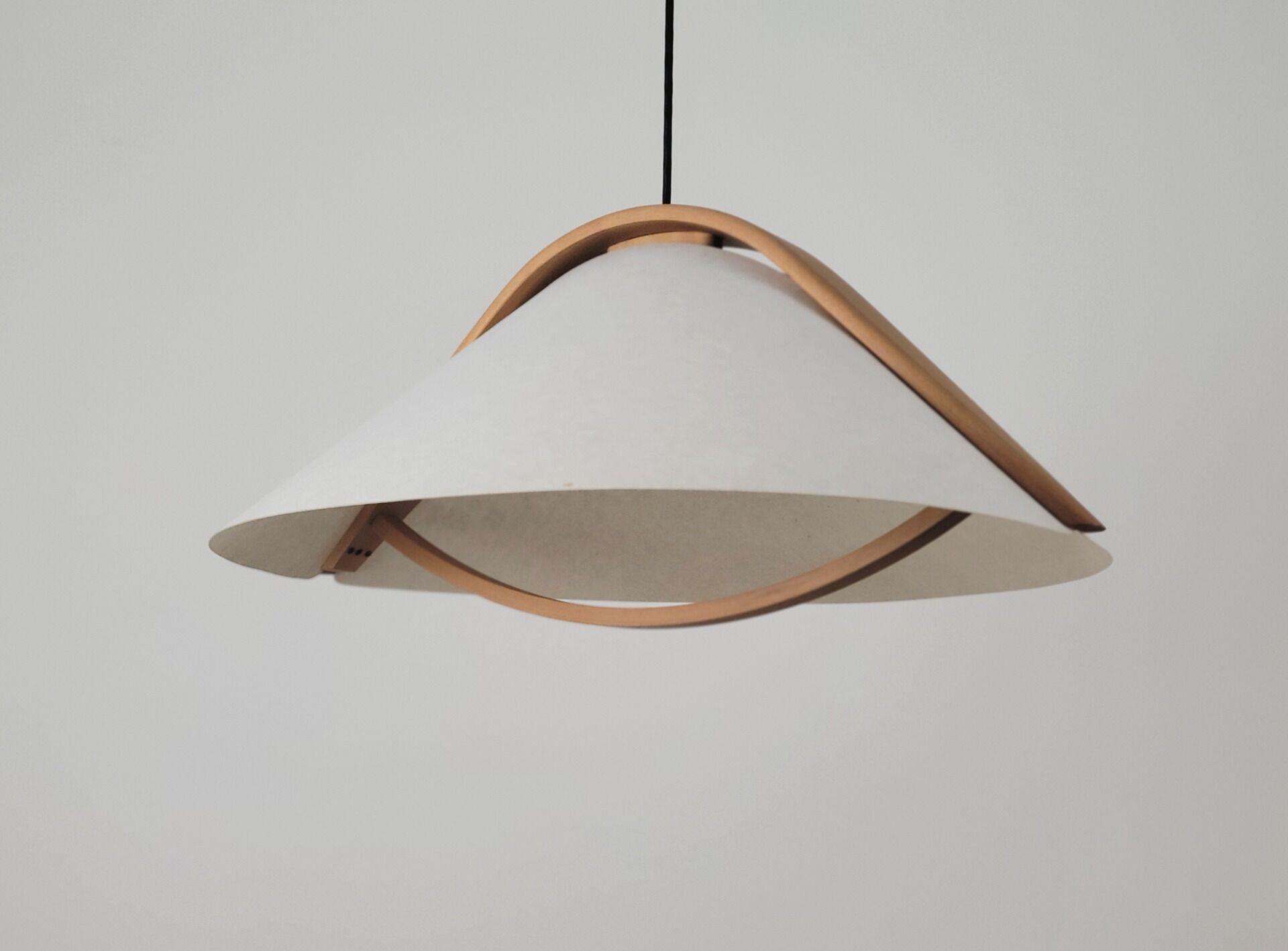 Suspension Domus Arta par Mario Vivaldi, 1994