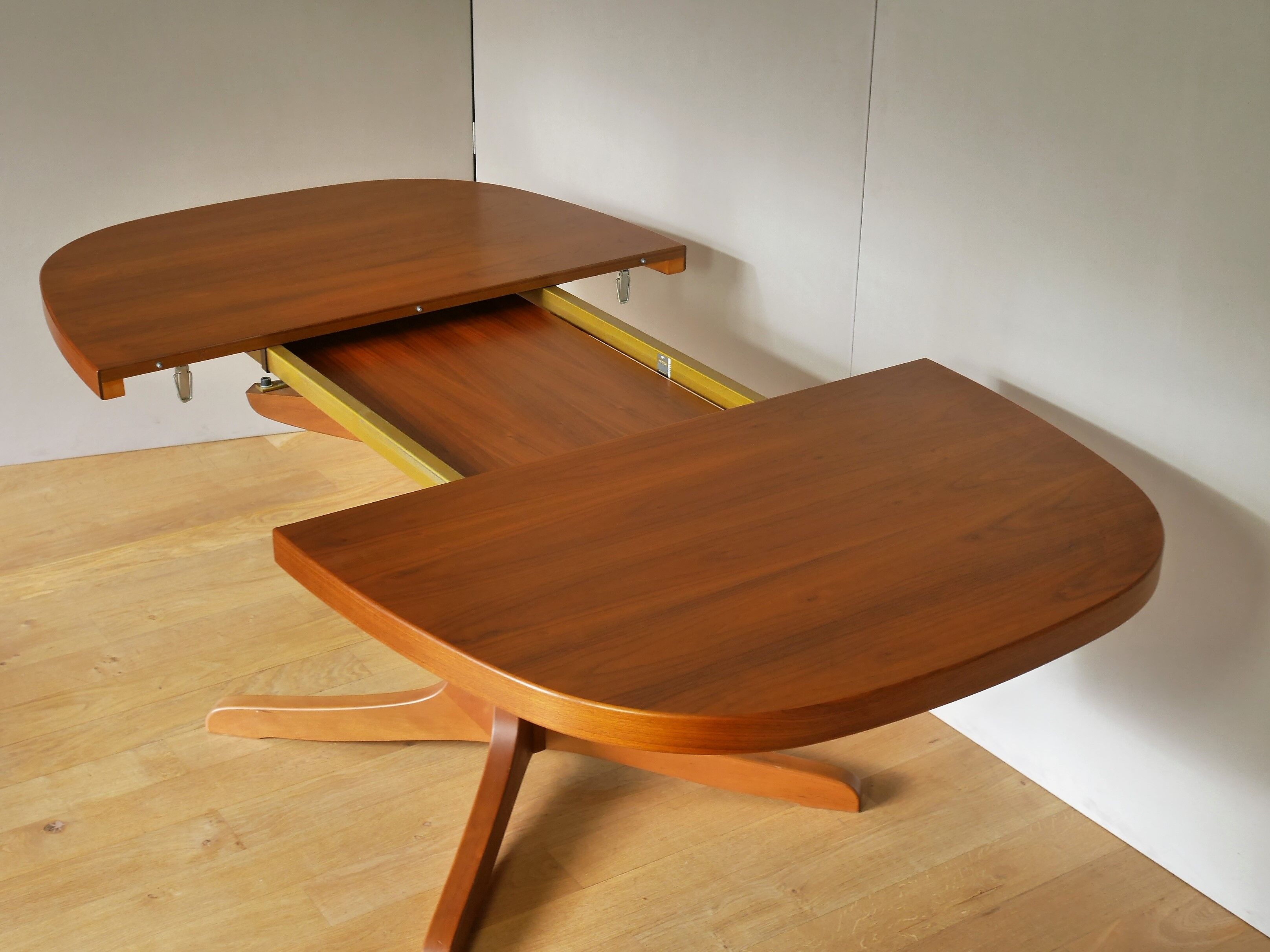 Oval baumann table with extensions from the 60