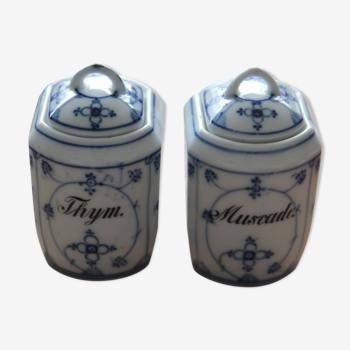 2 porcelain spice jars