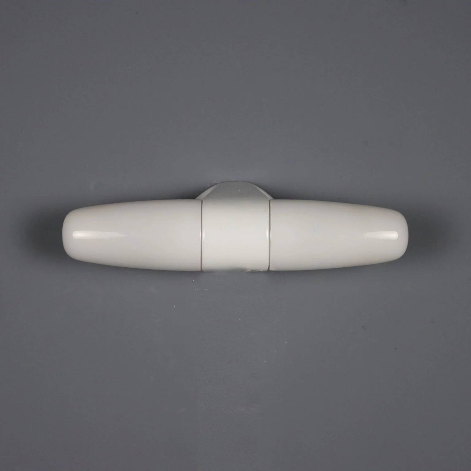 Vintage wall lamp in white ceramic, design, Italy, 1950s