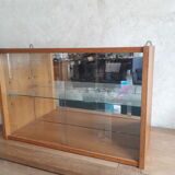 Wall display case in vintage oak veneer