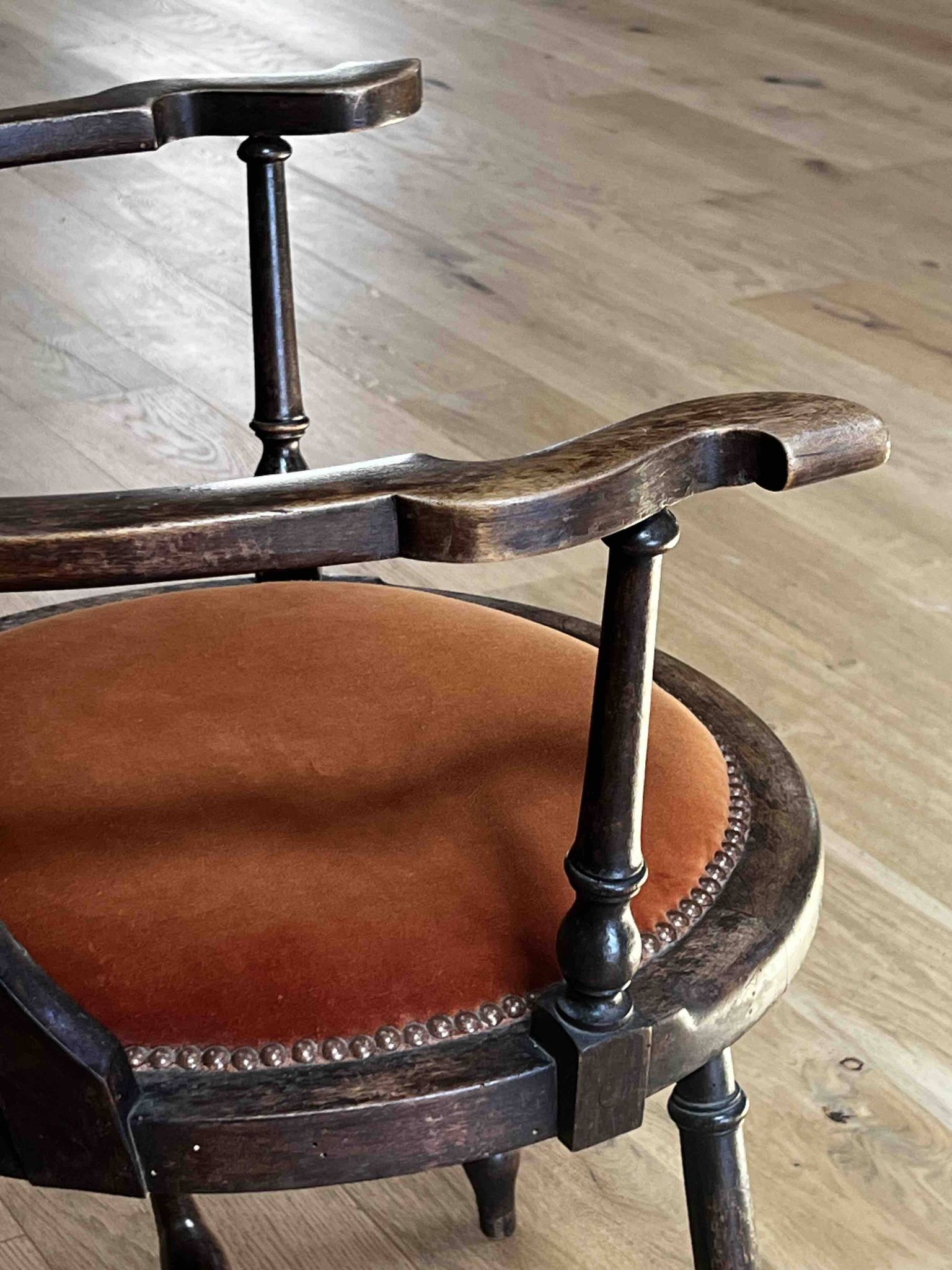 Windsor chair with comb back, stained wood and terracotta velvet.