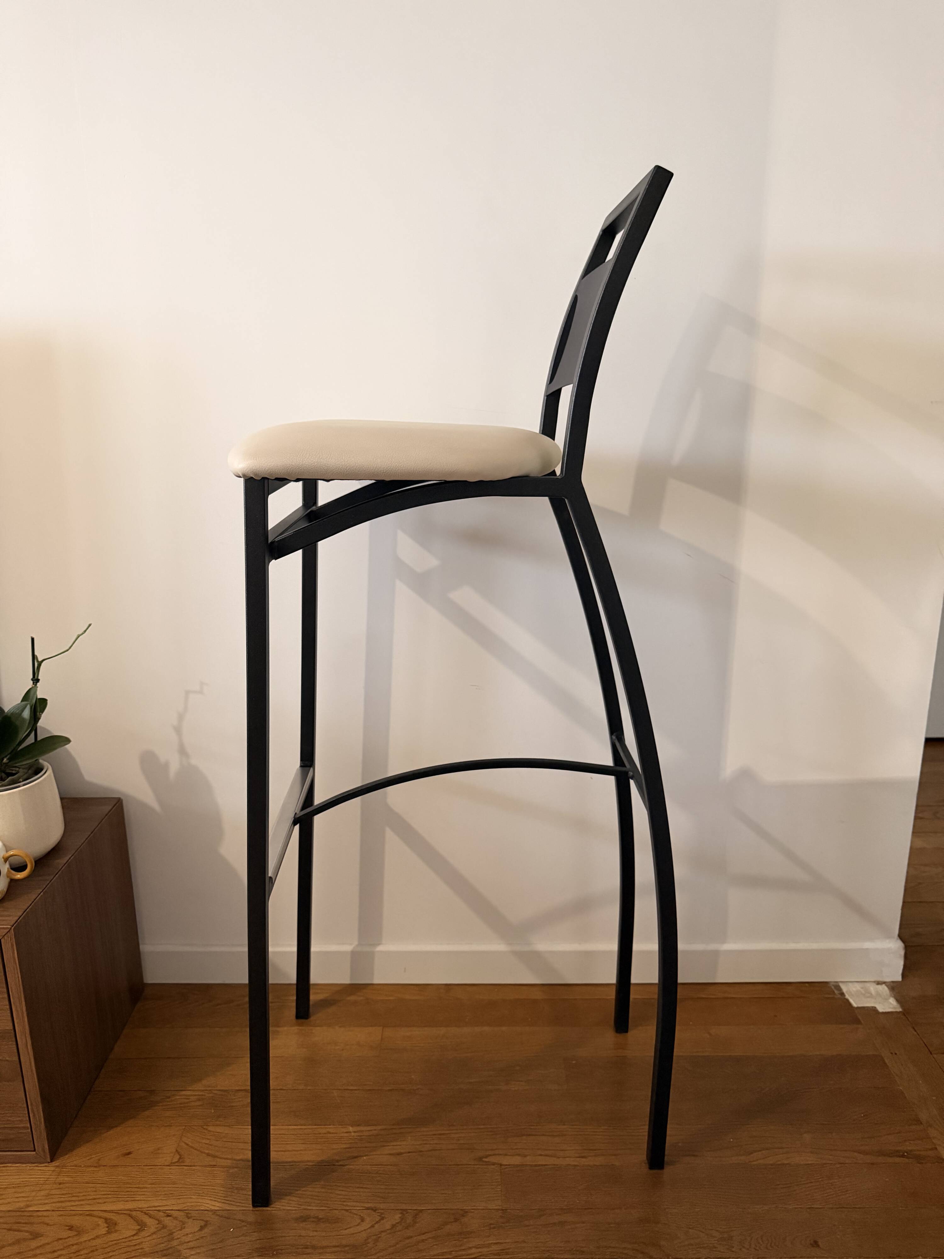 Lot de 2 chaises de bar noires - Design moderne