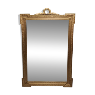 Miroir à fronton en bois sculpté
