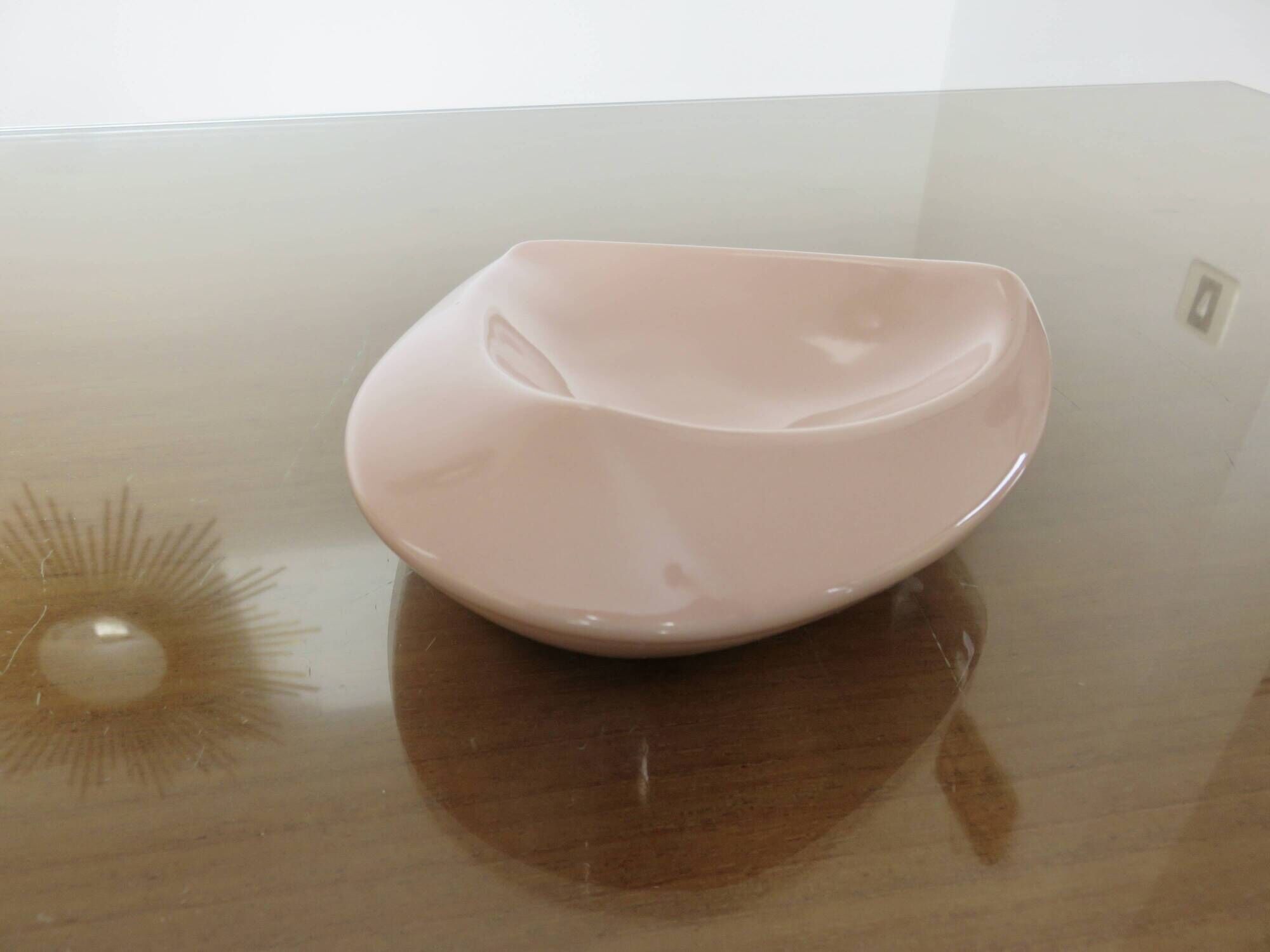 Vide poche en céramique rose de forme libre, 1950, vintage