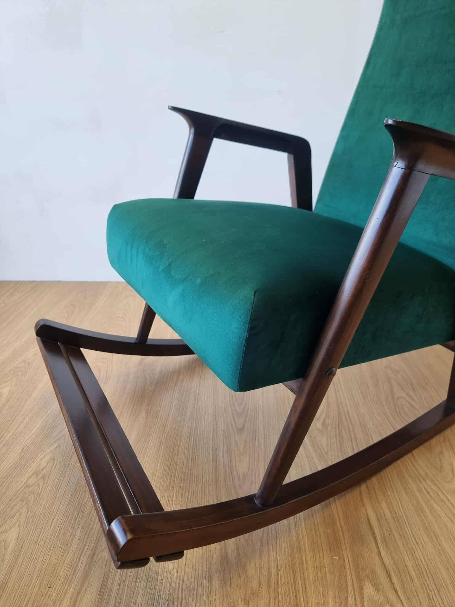 Chaise à bascule vintage des années 50.