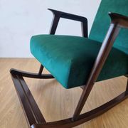 Chaise à bascule vintage des années 50.