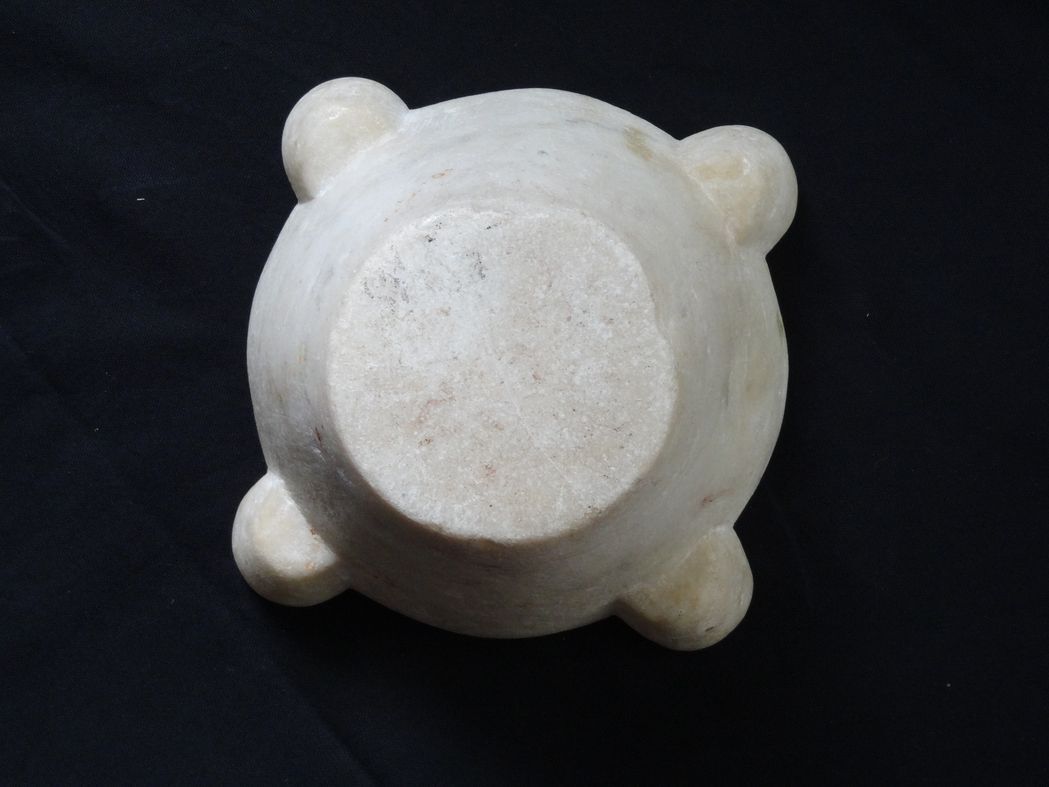 Carrara marble mortar of nineteenth century 26 x 13 cm
