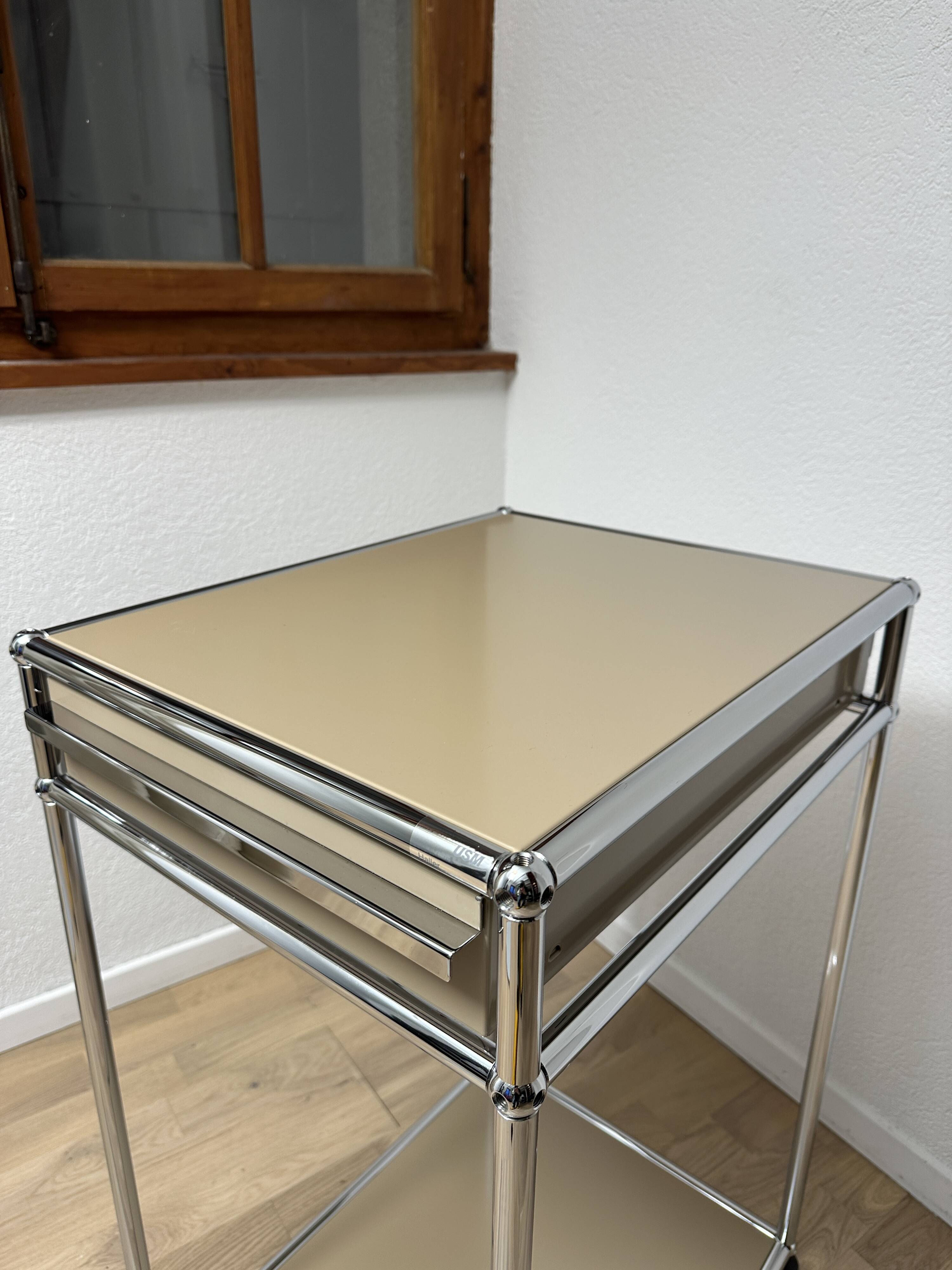 USM Haller side table in Beige