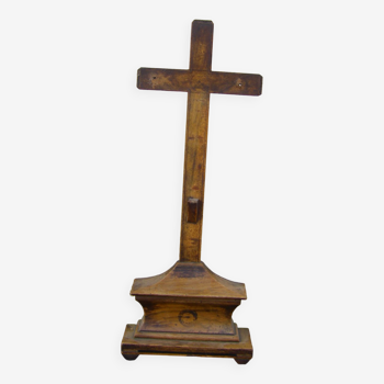 Grand crucifix en bois ancien