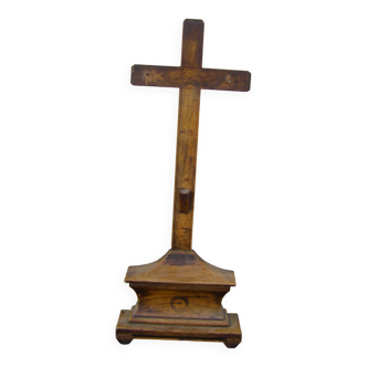 Grand crucifix en bois ancien