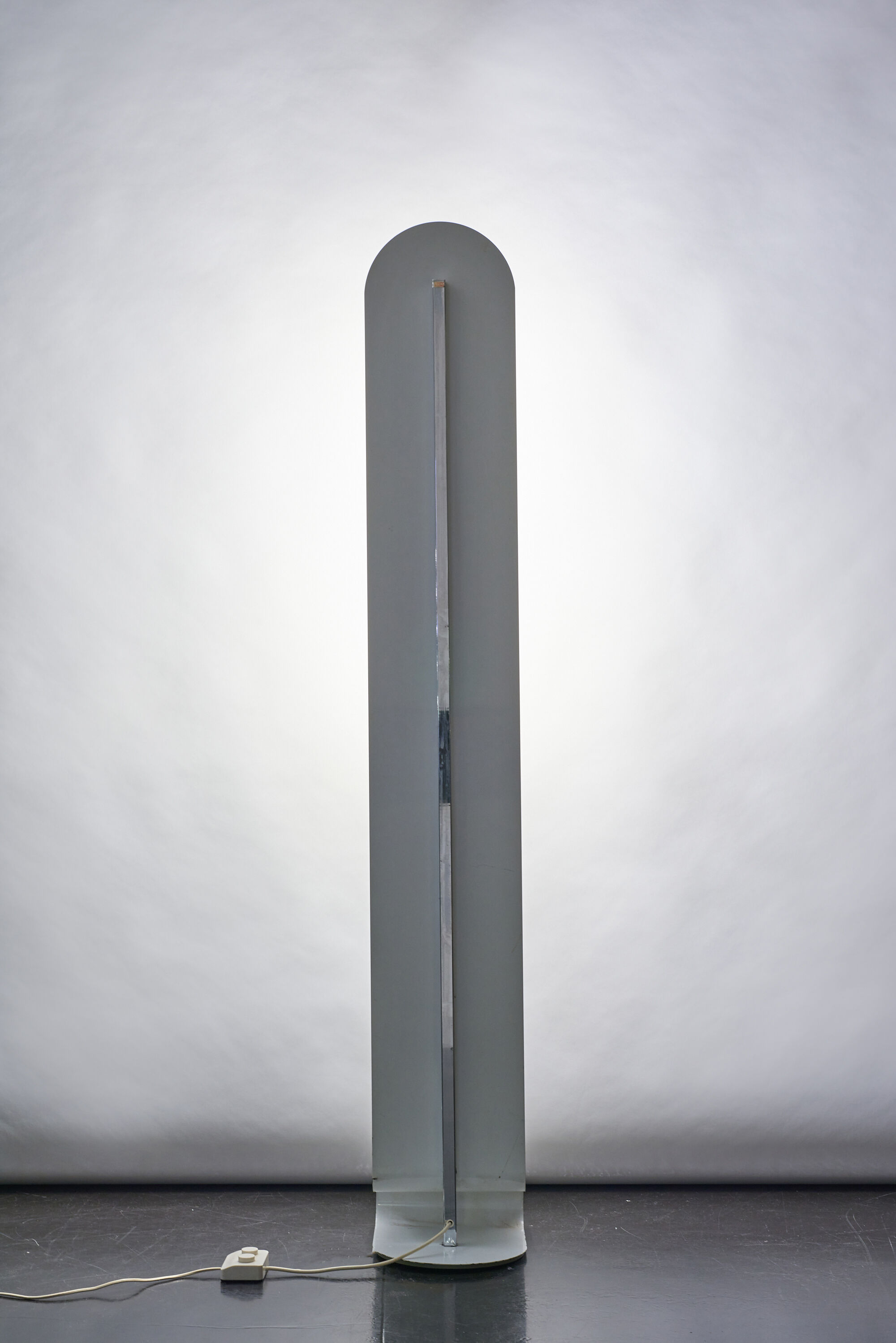 Space age rotating column with 5 lights