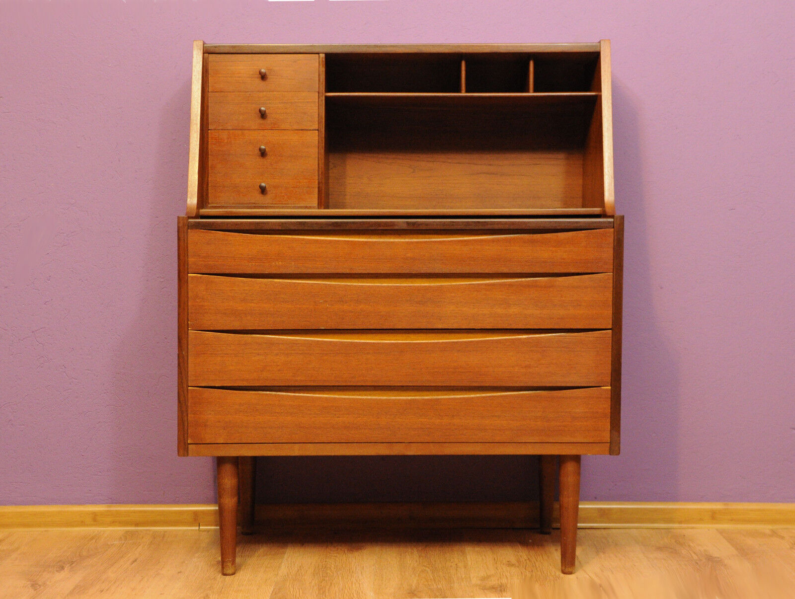 Hairdressing secretary