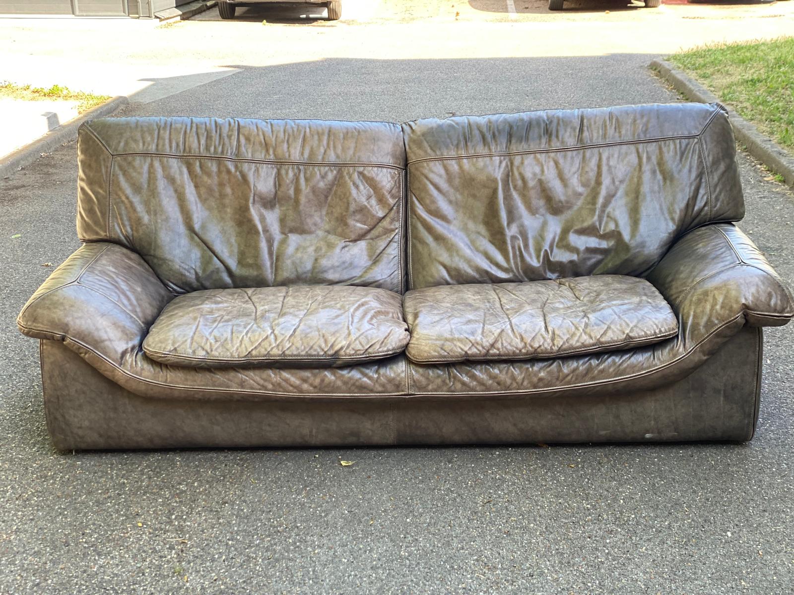 2 or 3-seater Roche Bobois sofa in genuine brown-grey leather.