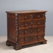 Antique baroque chest of drawers in walnut and poplar, 18th century.