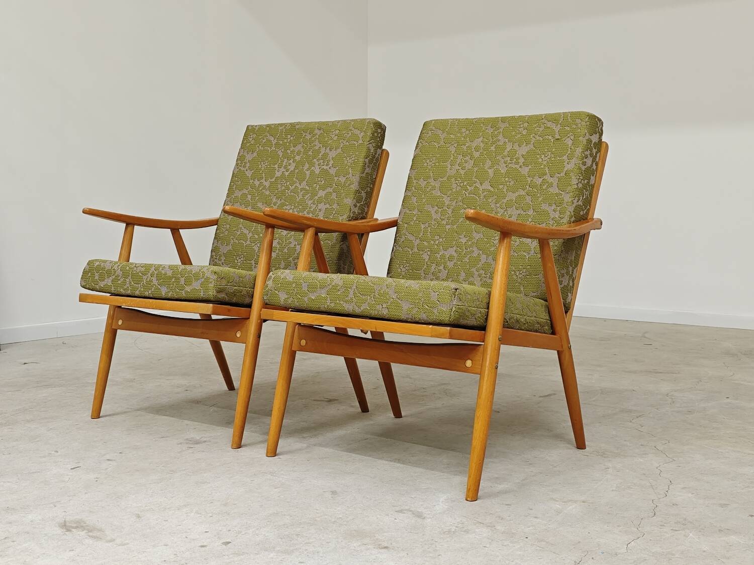 Pair of "boomerang" armchairs by Antonin Suman for Ton "Thonet" 1960