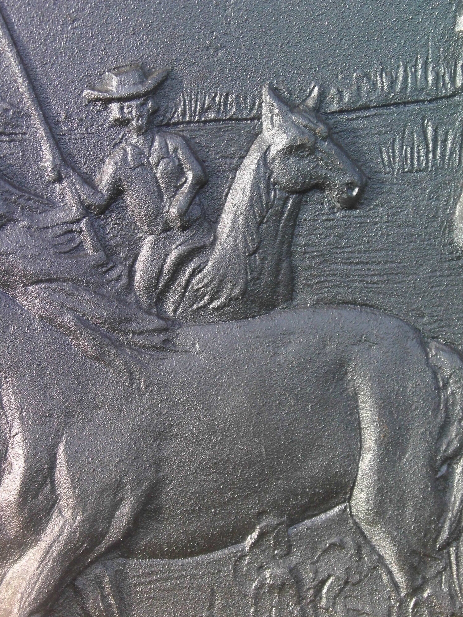 Plaque de cheminée en fonte chevaux de Camargue signé R. Deret 58,5 X 49,5 cm