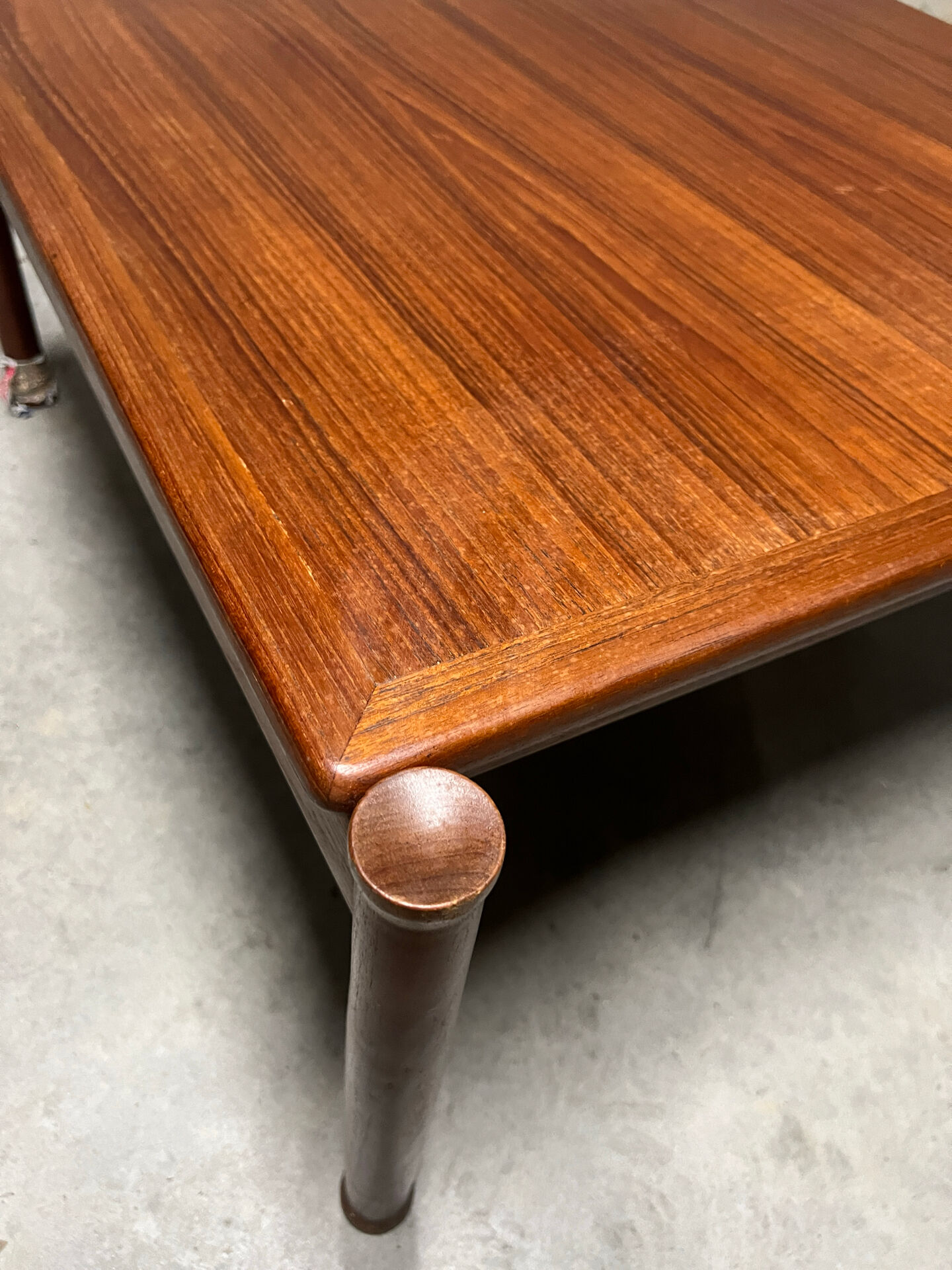 Table basse en teck scandinave années 60