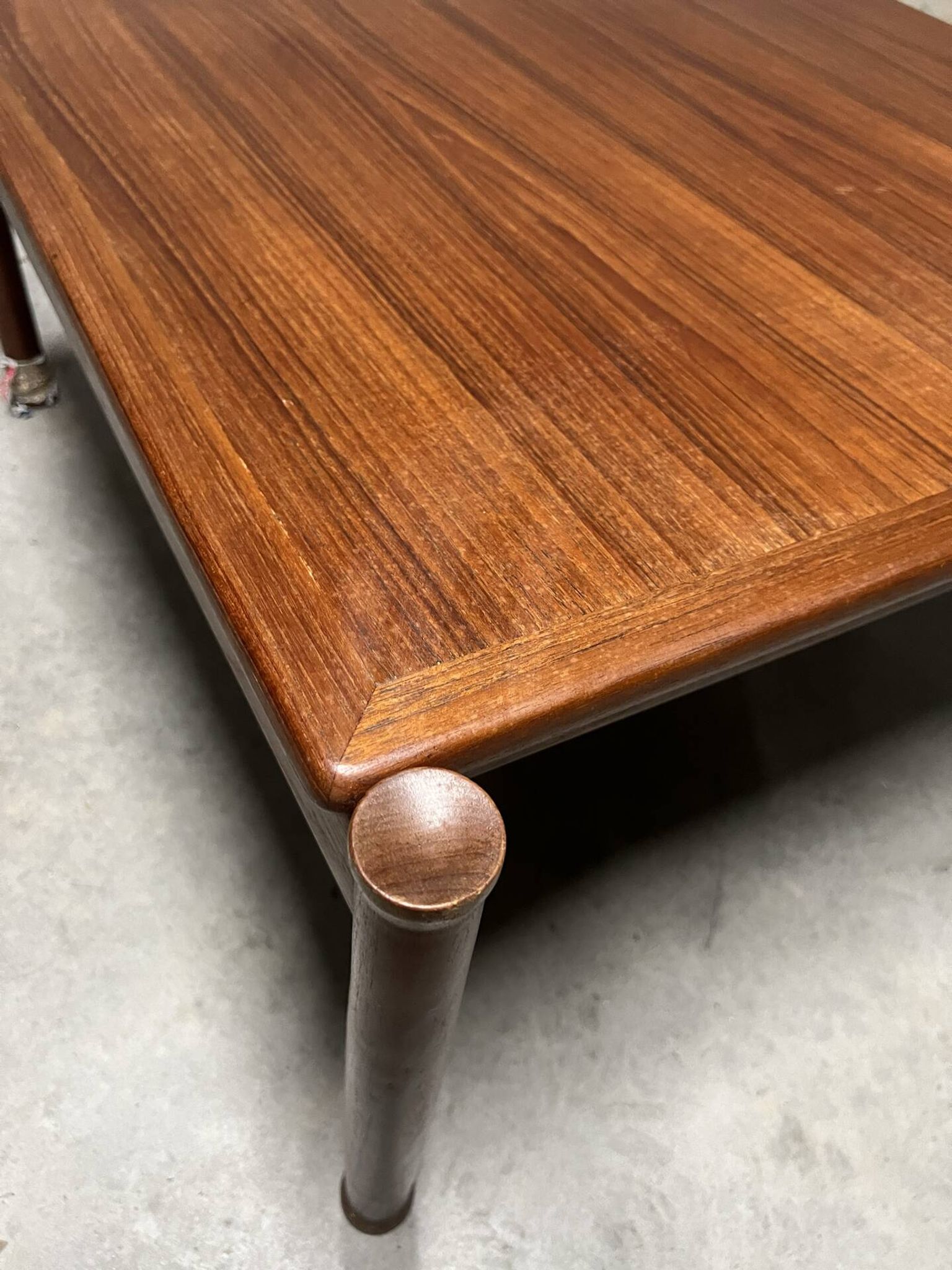Table basse en teck scandinave années 60