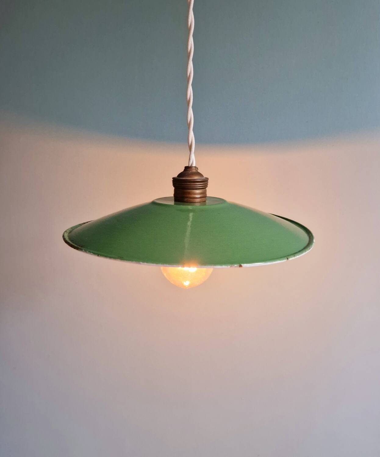 Industrial pendant light in green enamelled sheet metal, 1930s-40s