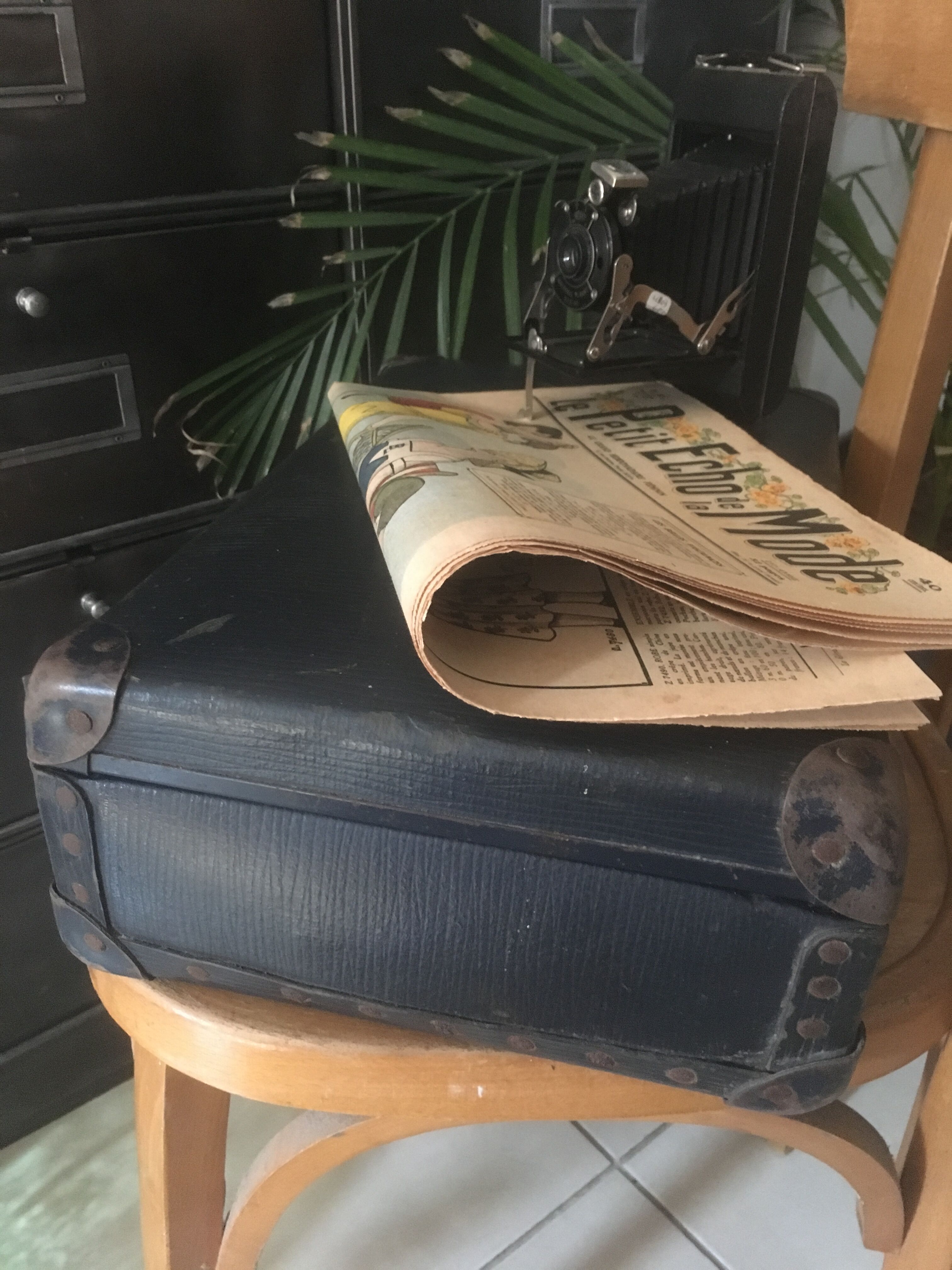 Suitcase reinforced cardboard