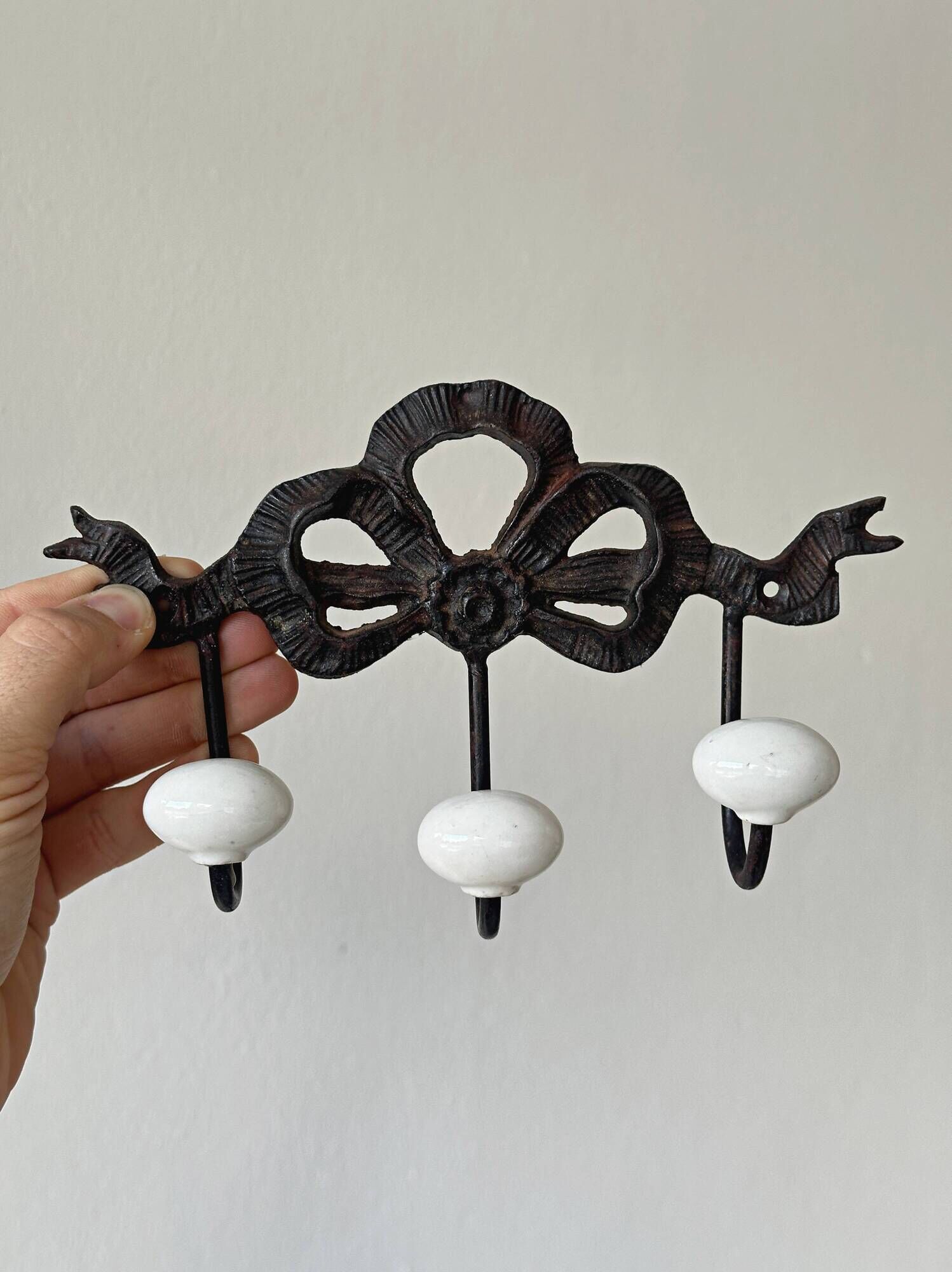 Wall hook with 3 hooks