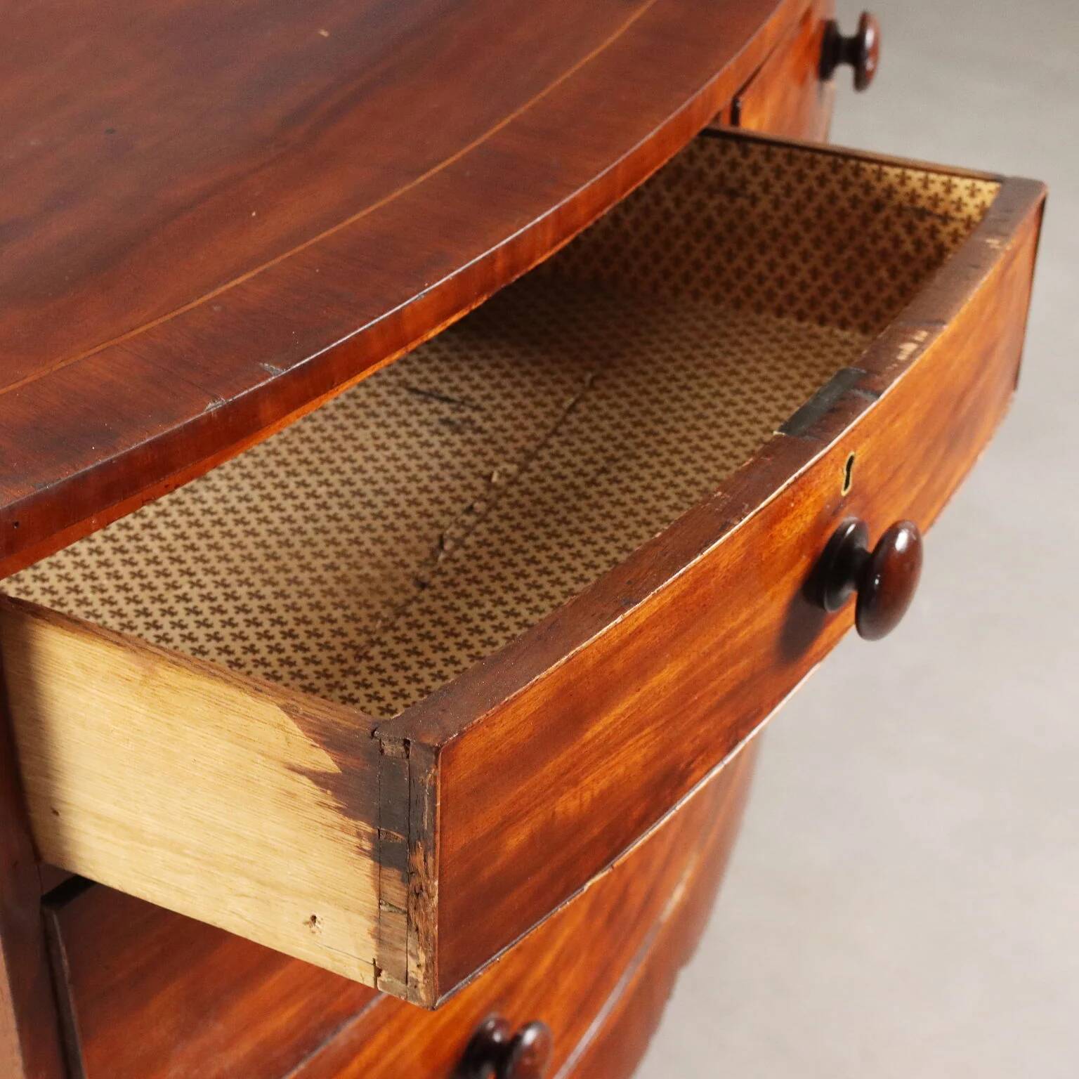 Commode ancienne en acajou 4 tiroirs Italie XIXe siècle