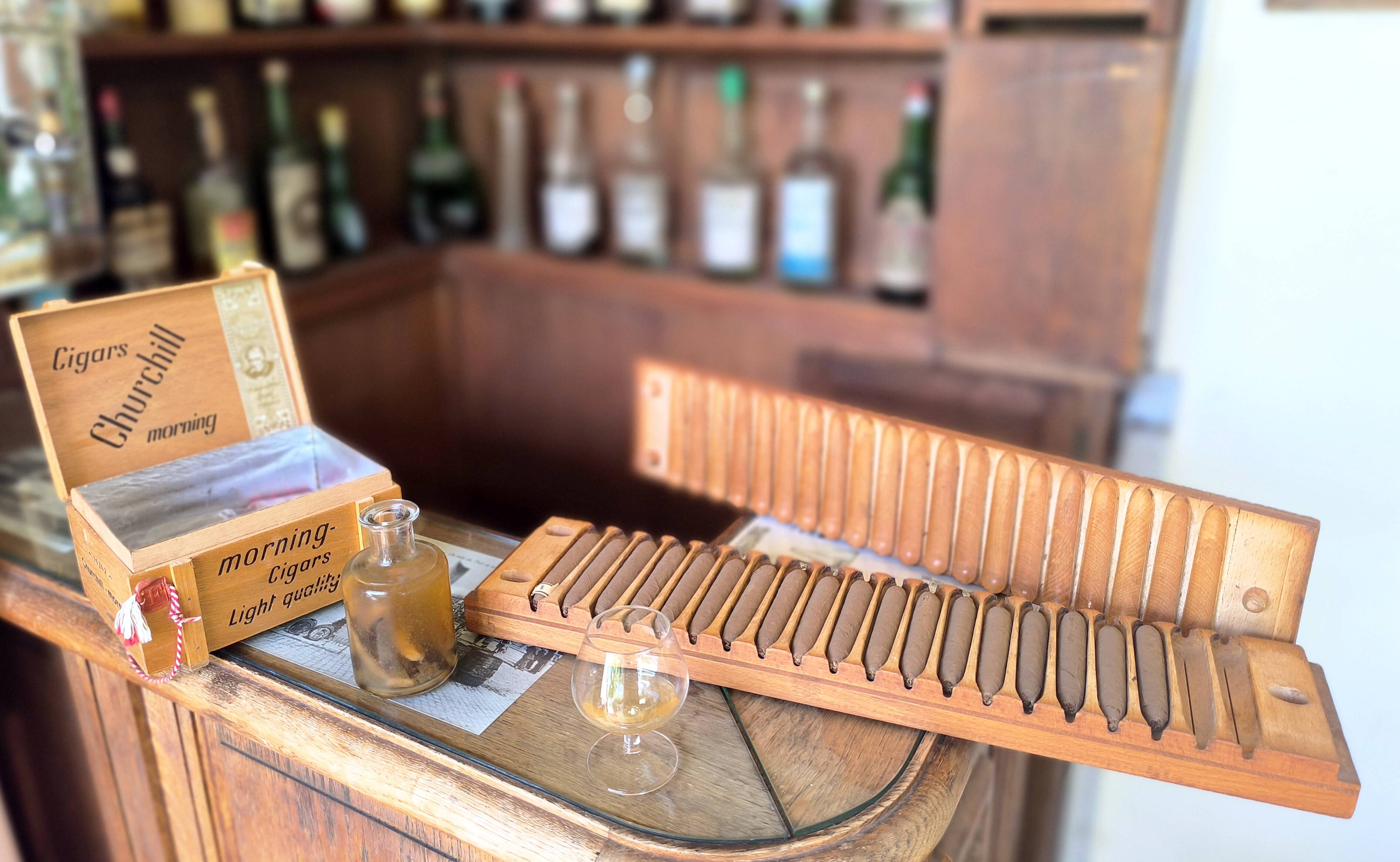 Old mould for 20 cigars made of solid beech wood, “PERU-VORM”