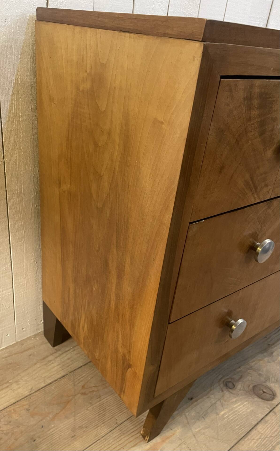 Walnut chest of drawers