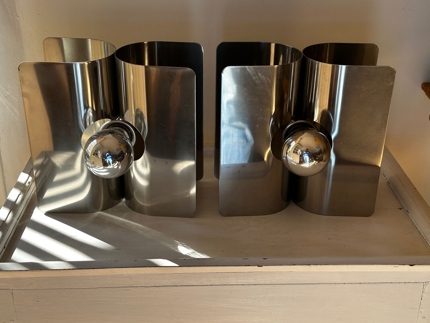 Pair of Harvey Guzzini wall lights Italy - Chrome Metal - Space Age year