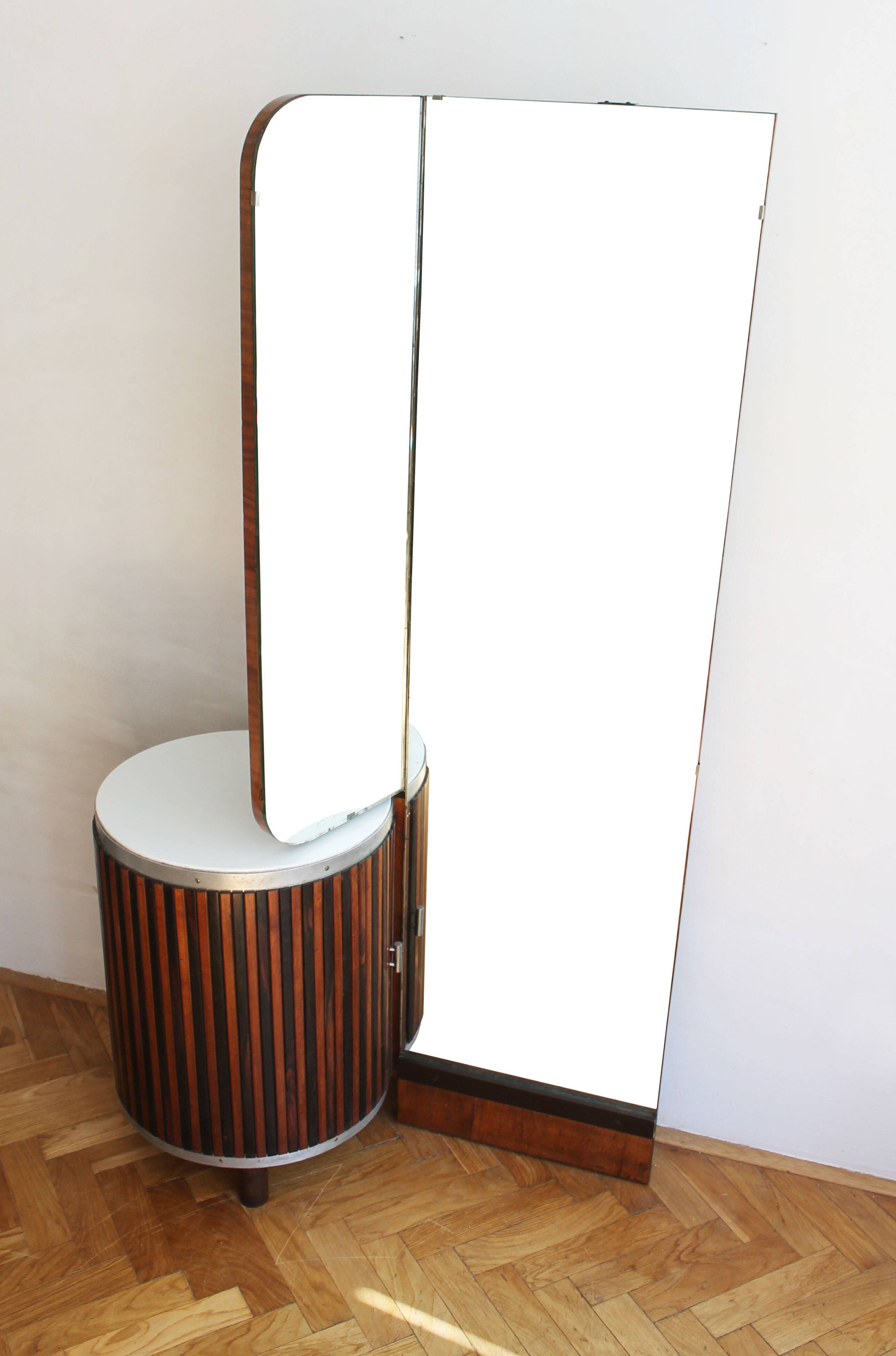 Coiffeuse des années 1930 par UP Brno