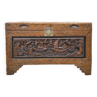 Grand coffre chinois bois camphrier sculpté années 20 / 30