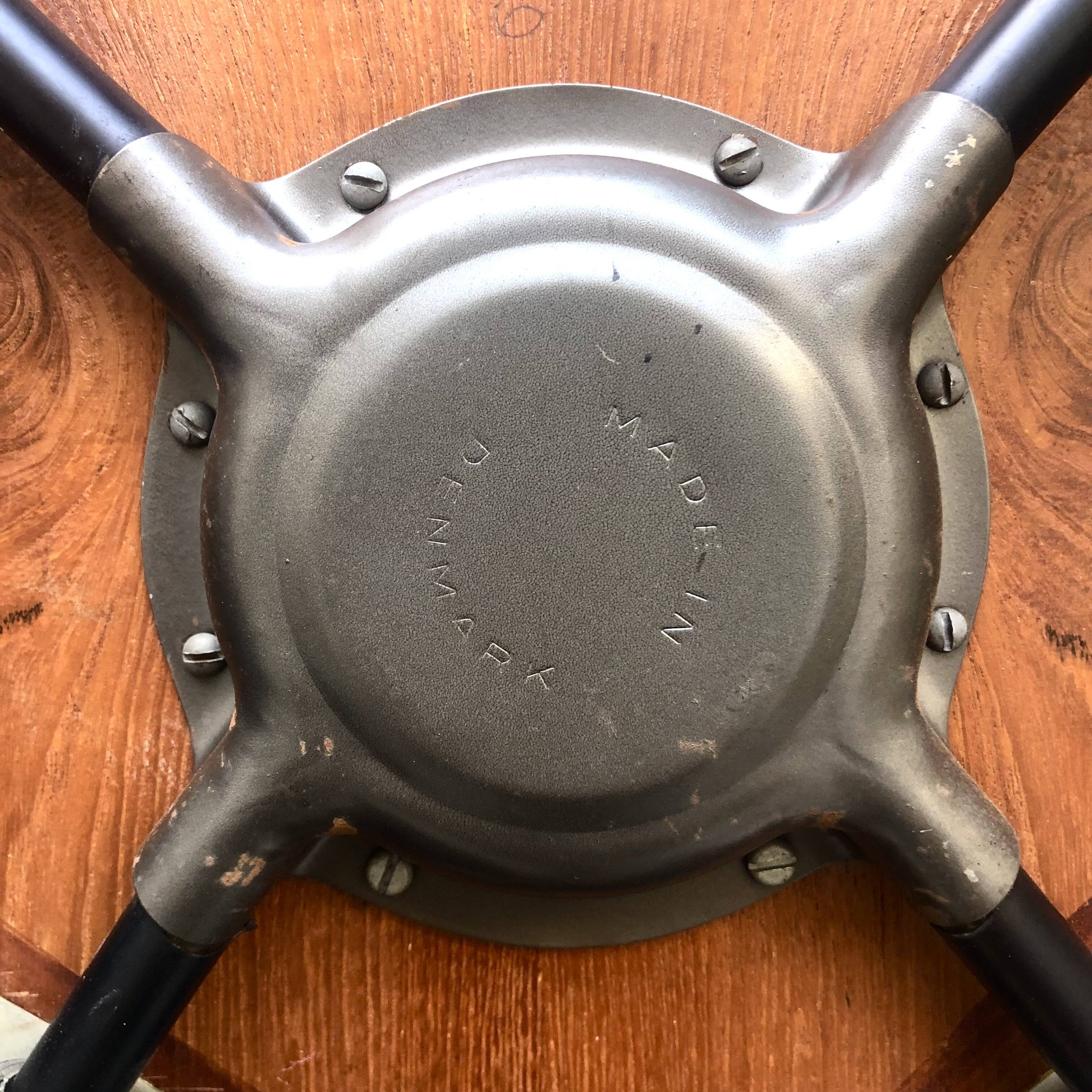 5 Arne Jacobsen chairs