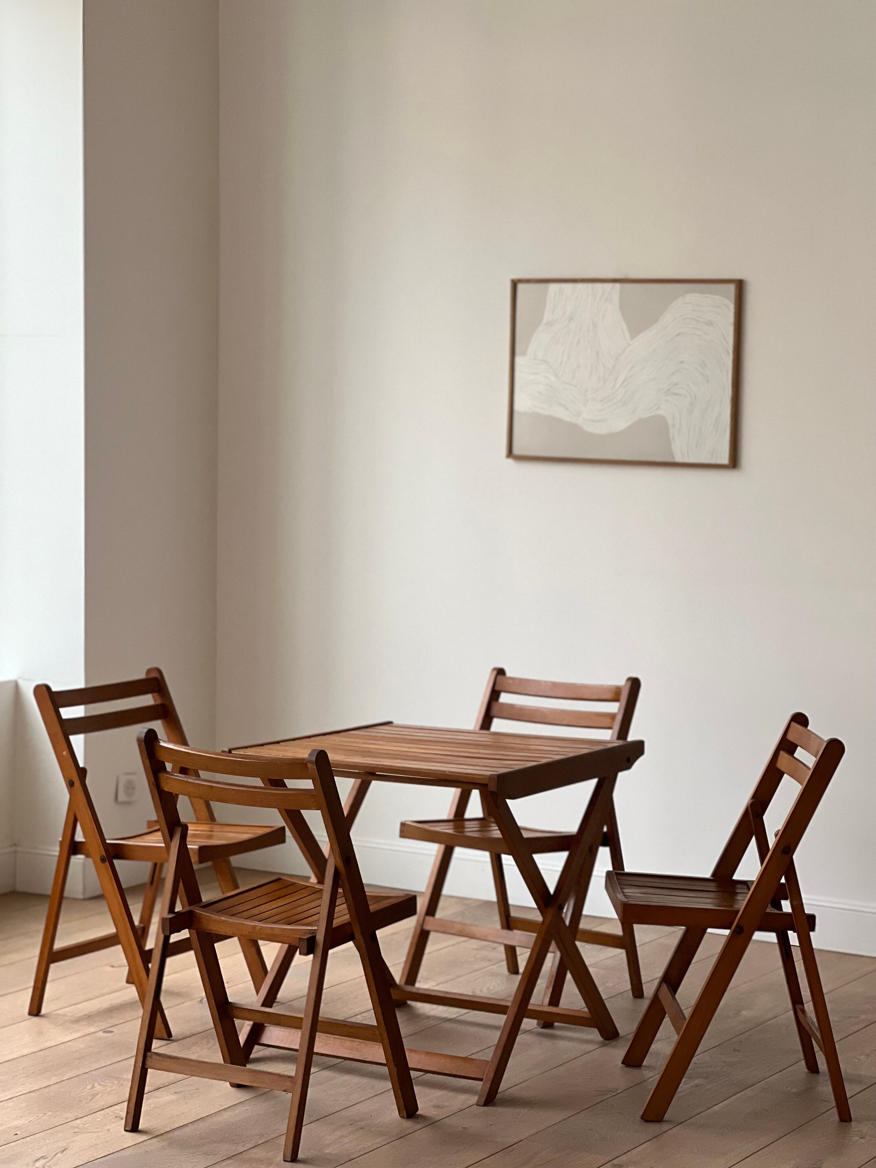 Teak table and its 4 vintage folding chairs